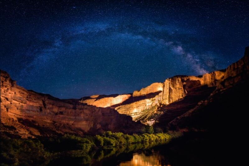 moab-colorado-river-dinner-cruise-with-music-and-light-show