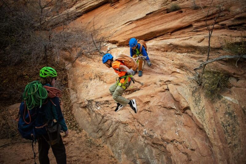 moab-fins-and-things-canyoneering-adventure-tour