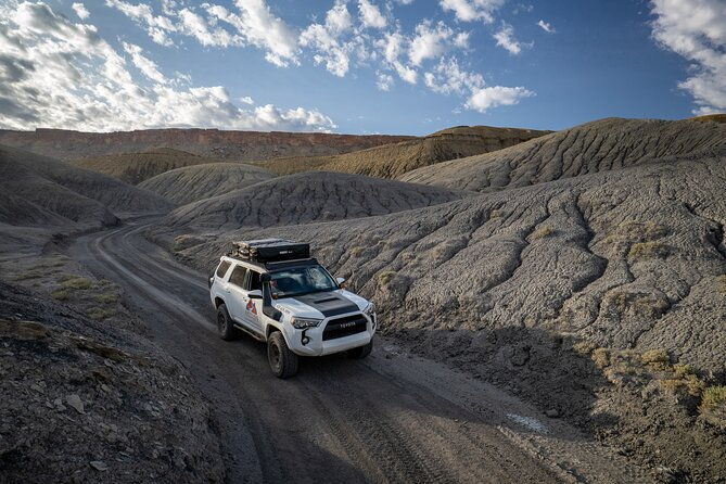 moonscape-overlook-and-factory-butte-offroad-tour