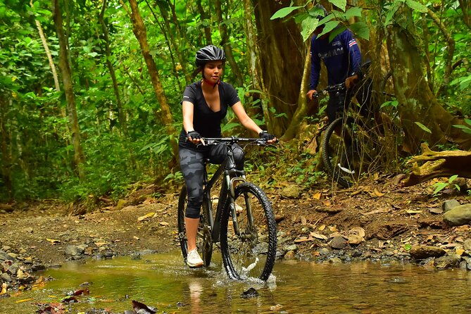 mountain-bike-adventure-waterfalls-in-jaco-beach