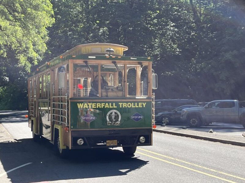 multnomah-falls-waterfall-corridor-hop-on-hop-off-trolley