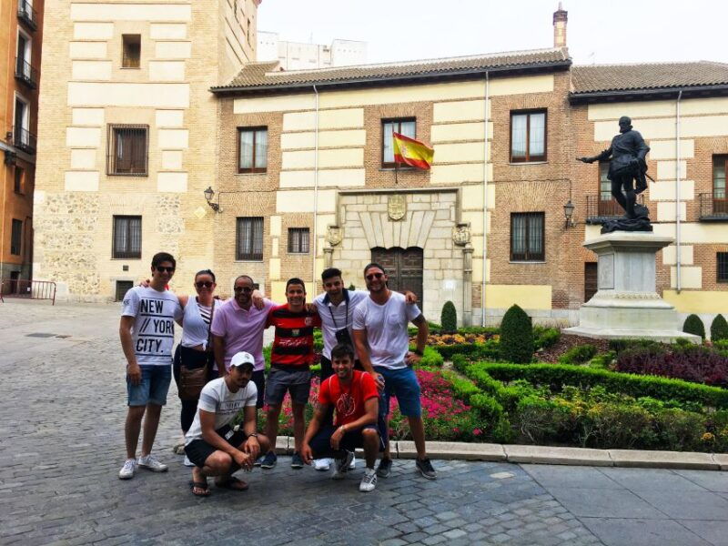 mysteries-tapas-tour-in-madrid-pub-crawl