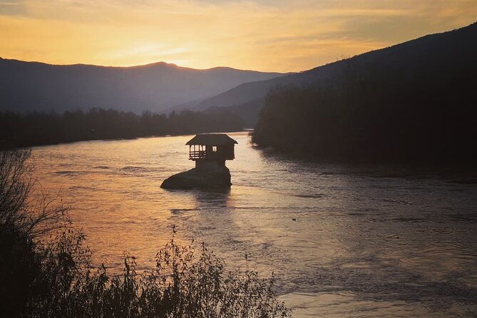 national-park-tara-house-on-drina-river-banjska-stena-view-point-wooden-town