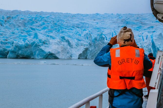 navigation-to-grey-glacier-from-puerto-natales