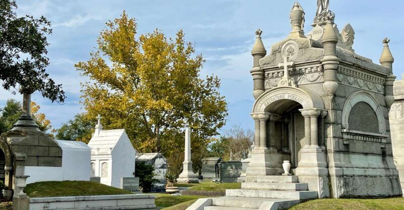 new-orleans-millionaires-tombs-of-metairie-cemetery-tour