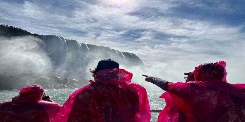niagara-falls-walking-tour-journey-behind-falls-cruise