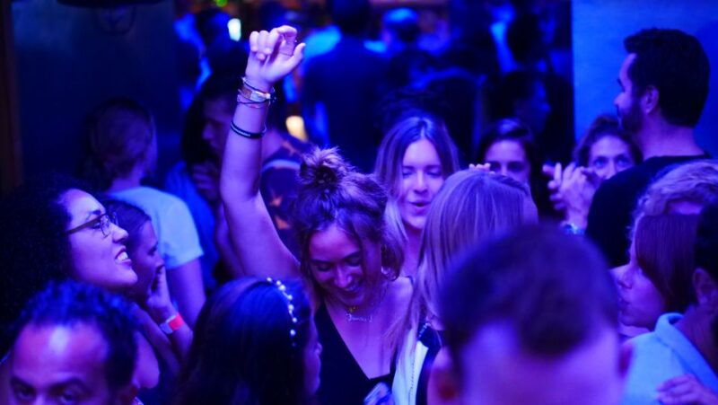 nice-riviera-bar-crawl-party-free-shots-vip-club-entry