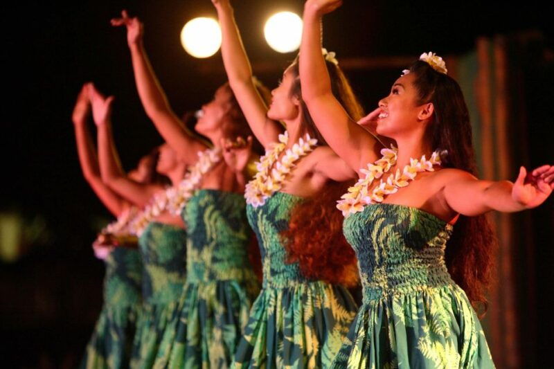 oahu-germaines-traditional-luau-show-buffet-dinner