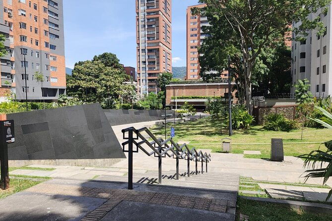 pablo-escobar-shared-tour-in-medellin-economic-and-historical