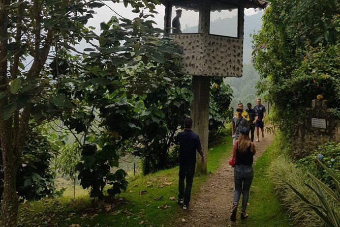 pablo-escobar-tour-group-traveler