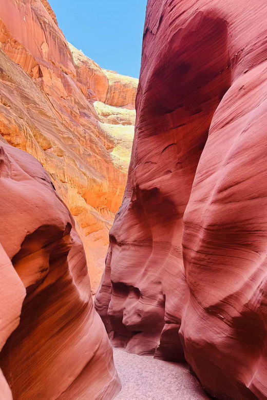 page-lake-powell-kayak-water-antelope-canyon-hiking-tour
