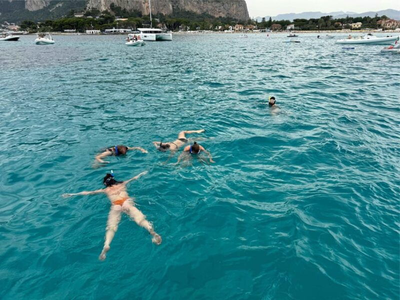 palermo-boat-tour-to-mondello-isola-delle-femmine-drink