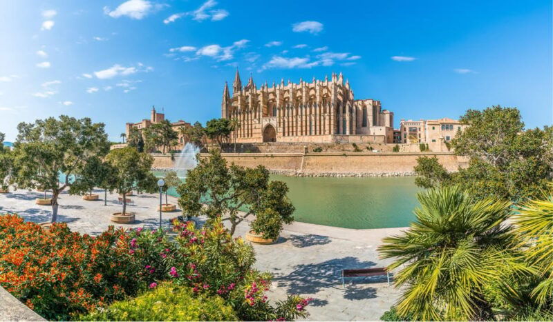 palma-de-mallorca-small-group-tour-fast-track-cathedral
