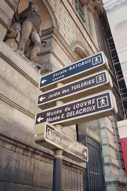 paris-montmartre-guided-tour-at-night-limited-tour-series