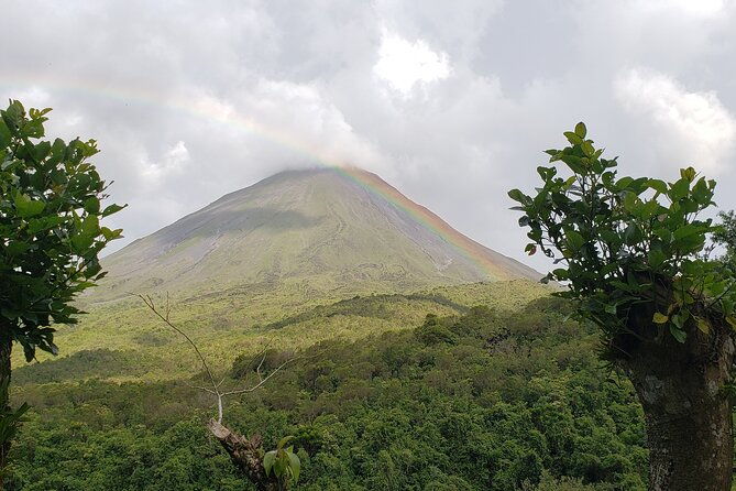peak-pursuit-embark-on-the-arenal-volcano-hike-expedition