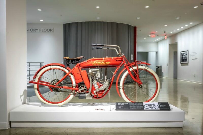 petersen-automotive-museum-private-highlights-tour