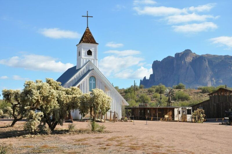 phoenix-scottsdale-apache-trail-tour-canyon-lake-cruise