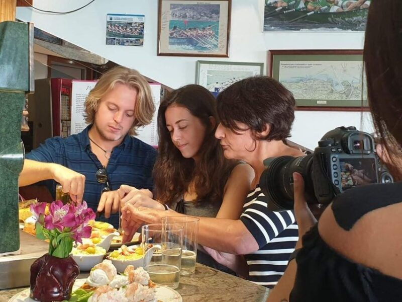 pintxos-tour-for-gourmets-in-the-old-town-evening