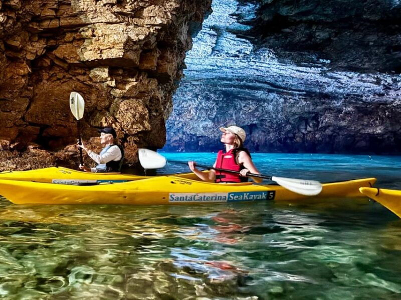 polignano-kayak-tour-swimming-stop-in-cave