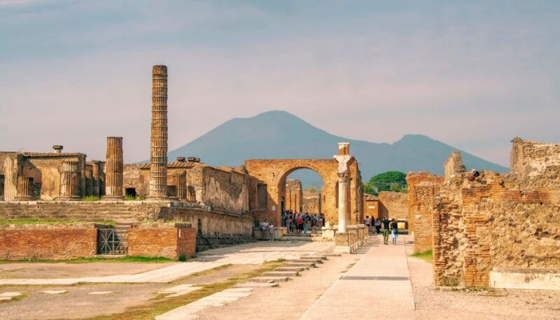 pompeii-guided-tour-with-archaeologist