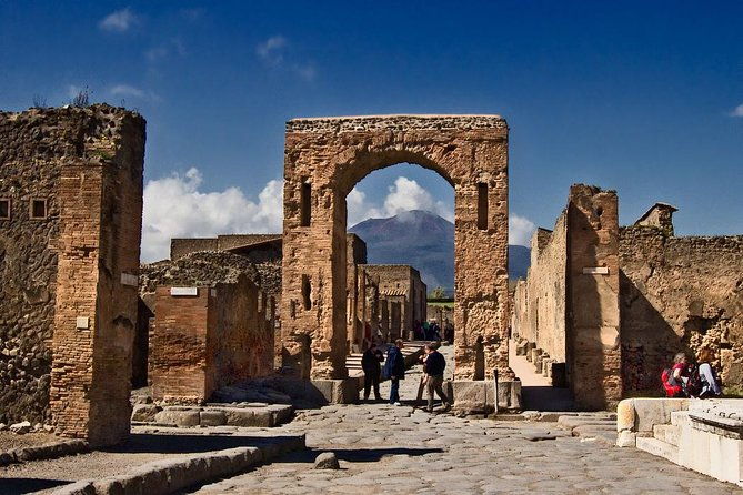 pompeii-ruins-excursion-for-3-hours-round-trip-included