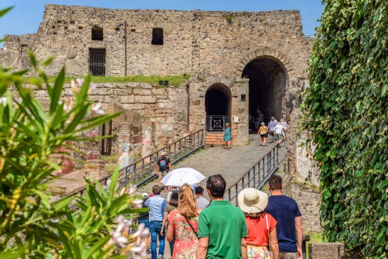 pompeii-small-group-tour-with-an-archaeologist-2