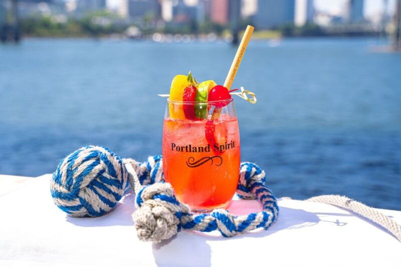 portland-happy-hour-sightseeing-cruise