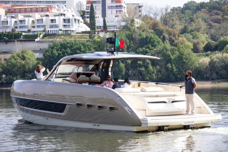 porto-2h-private-luxury-yacht-in-the-douro