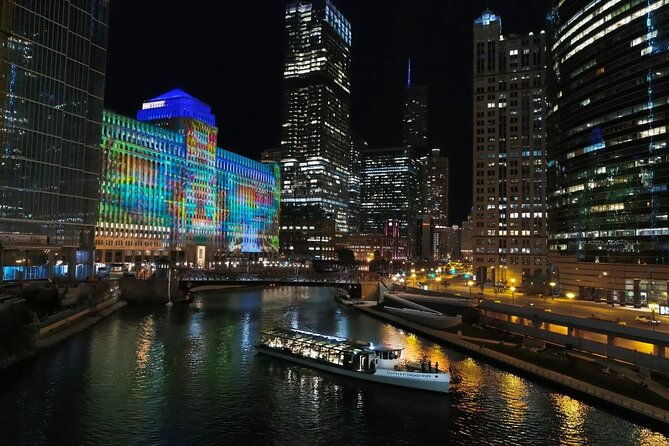 premier-chicago-river-fireworks-dinner-cruise