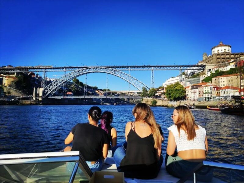 private-boat-tour-6-bridges-1h30-group-price-up-to-6px