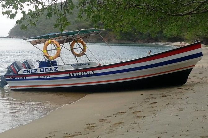 private-boat-tour-through-tayrona-park