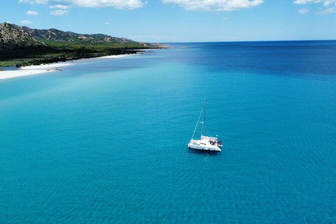 private-catamaran-sailing-trip-around-la-caletta-berchida-sardinia