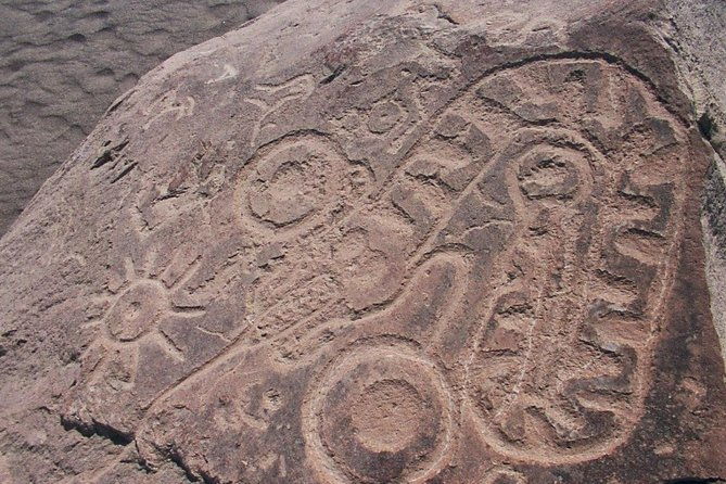 private-full-day-majes-toro-muerto-and-dinosaur-footprints-from-arequipa