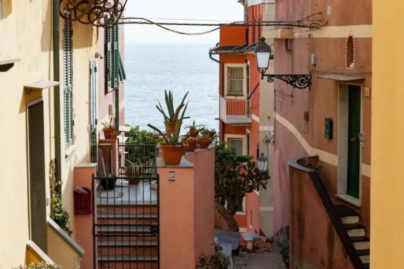 private-genoa-city-top-sights-walking-tour