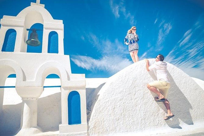 private-photo-session-with-a-local-photographer-in-santorini