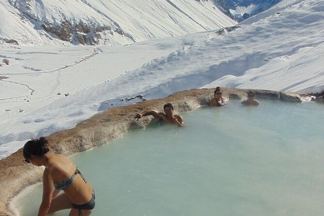 private-santiago-visit-hot-springs-and-picnic-in-cajon-del-maipo