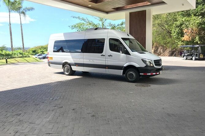 private-shuttle-transfer-from-liberia-airport-to-planet-hollywood-beach-resort