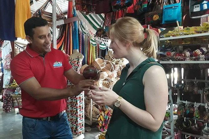 private-tour-at-granadaapoyo-lagoon-handicraft-market-lava-masaya-volcano