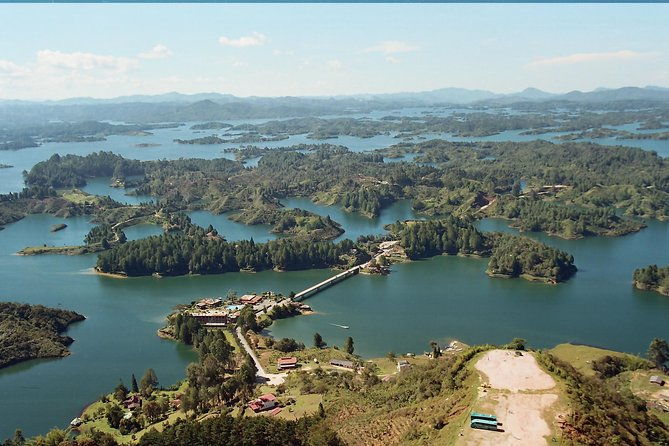 private-tour-colourful-guatape-and-the-penol-boulder-from-medellin