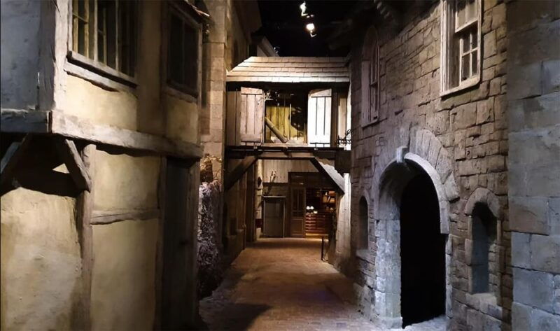 private-tour-from-amsterdam-de-haar-castle-railway-museum