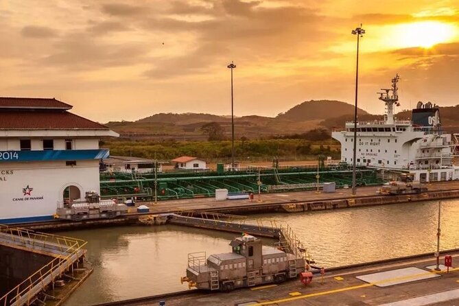 private-tour-to-panama-canal-locks-miraflores