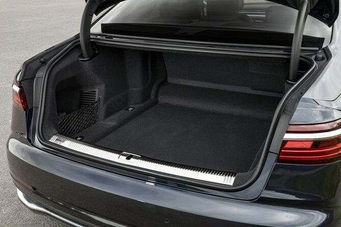 private-transfer-goa-airport-to-genoa-savona-or-portofino-by-luxury-vehicle