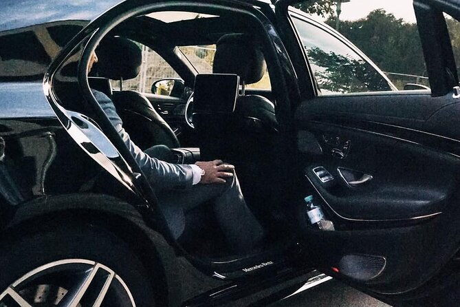 private-transfer-port-of-le-havre-to-paris-city-in-business-car