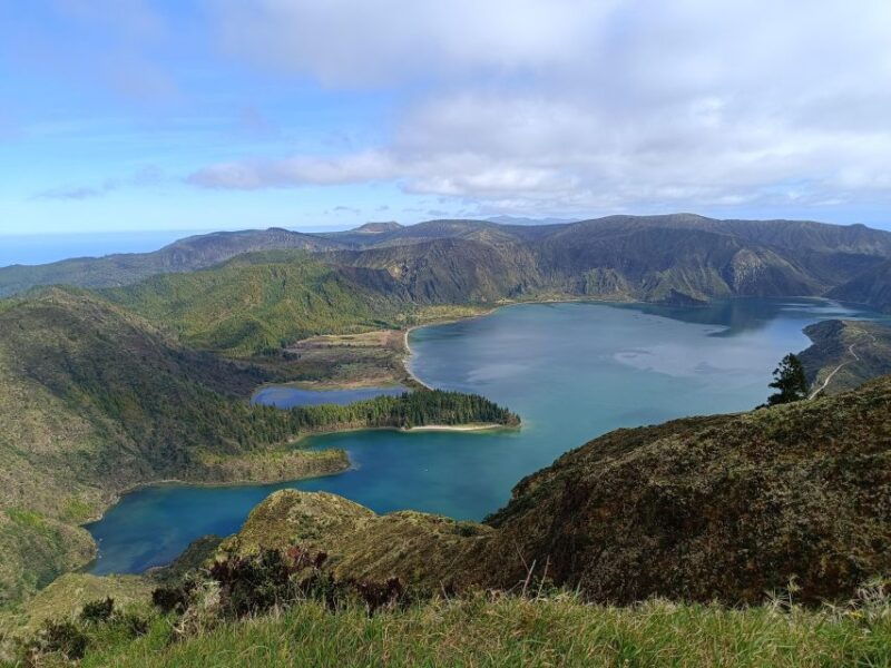 private-van-tour-sete-cidades-lagoa-do-fogo-volcanic-lakes
