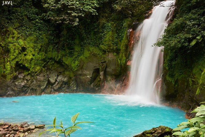 rio-celeste-waterfall-sloth-observation