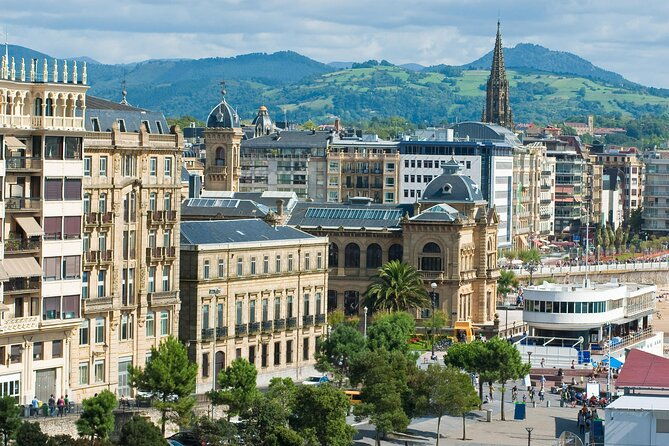 san-sebastian-old-town-exploration-game-and-tour