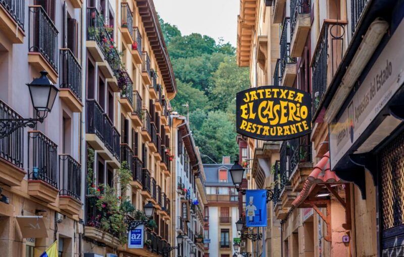 san-sebastian-private-walking-tour-with-pintxo-and-drink