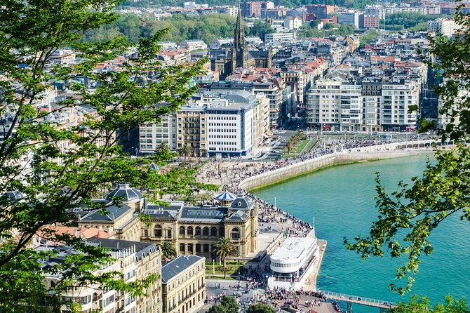 san-sebastian-scavenger-hunt-and-highlights-self-guided-tour