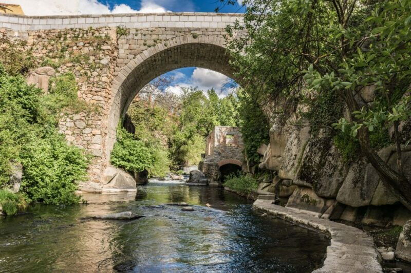 segovia-guided-visit-alcazar-hiking-with-high-speed-train