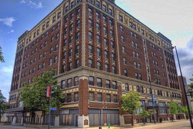 self-guided-green-bay-scavenger-hunt-victory-in-titletown
